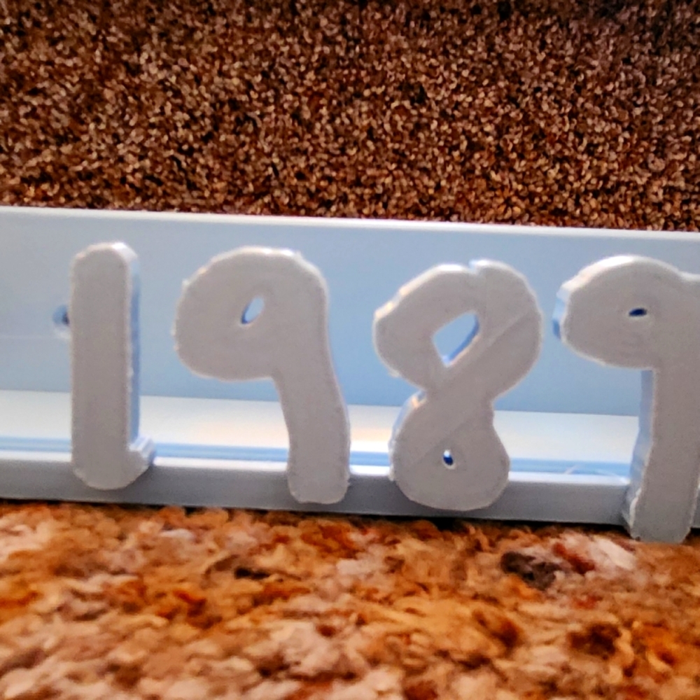 *MOTIVATED SELLER * TAYLOR SWIFT VINYL RECORD WALL MOUNTS. $15 ea/$80 all 8 OBO!